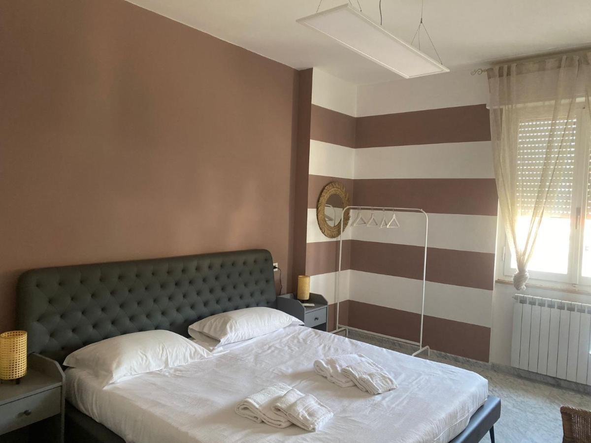 Elegante Camera Con Finiture Di Lusso Appena Ristrutturata Marina Di Carrara Exterior foto